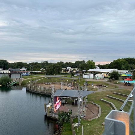 Hot Tub Retreat At Tattershall Lakes Exterior photo