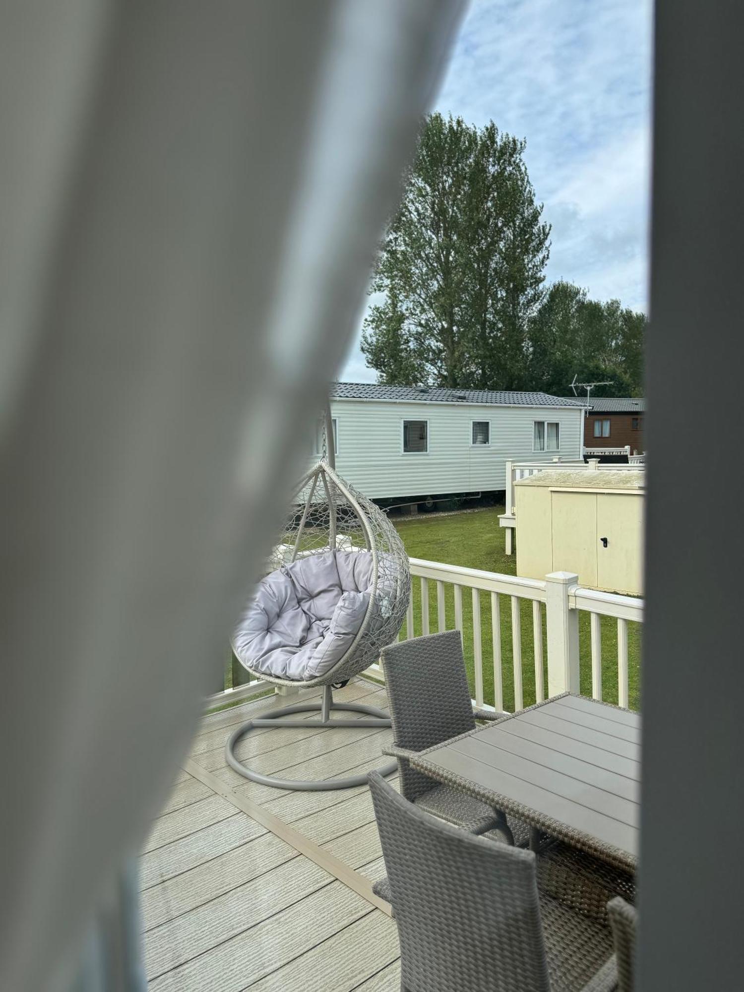 Hot Tub Retreat At Tattershall Lakes Exterior photo