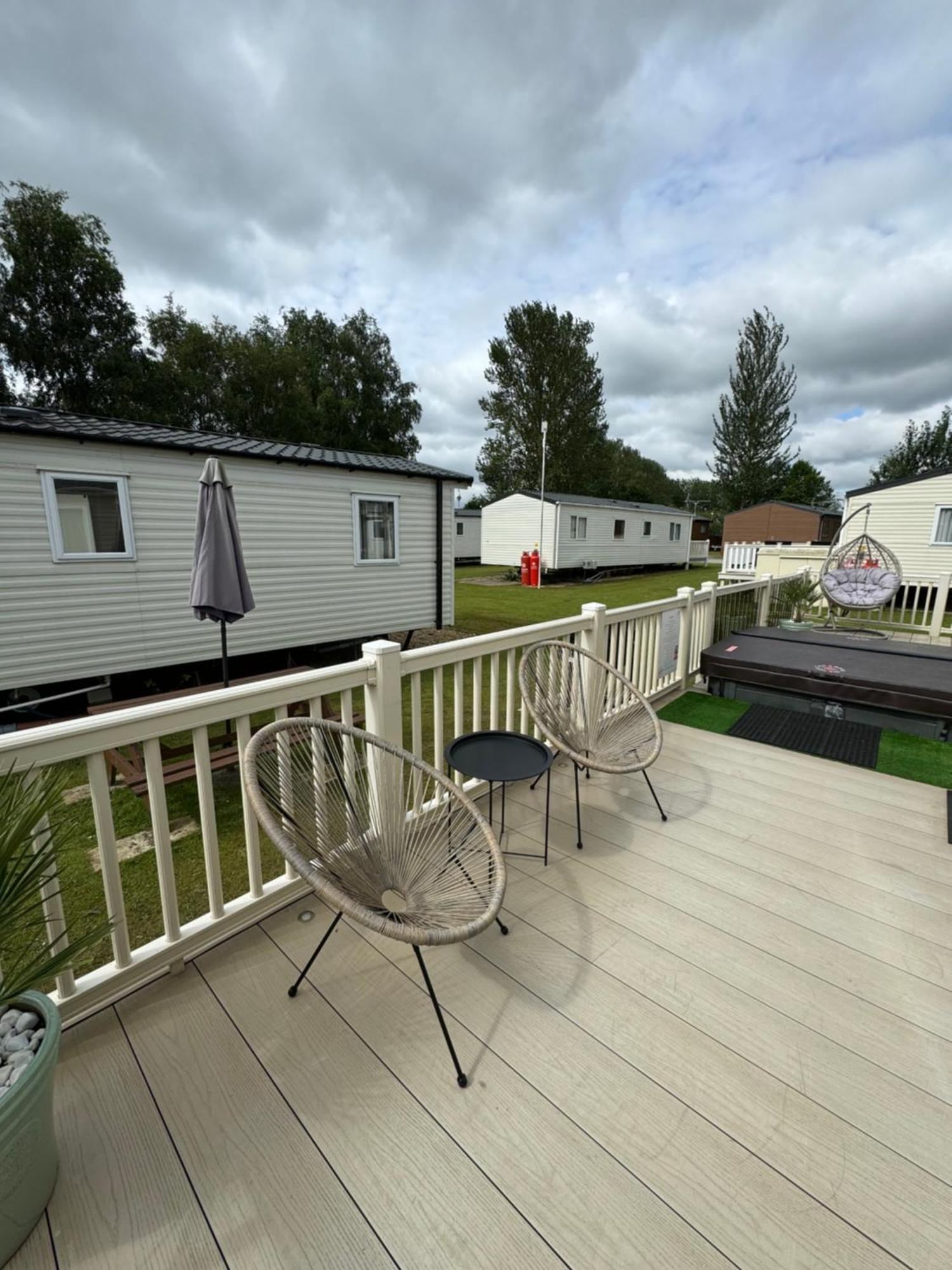 Hot Tub Retreat At Tattershall Lakes Exterior photo