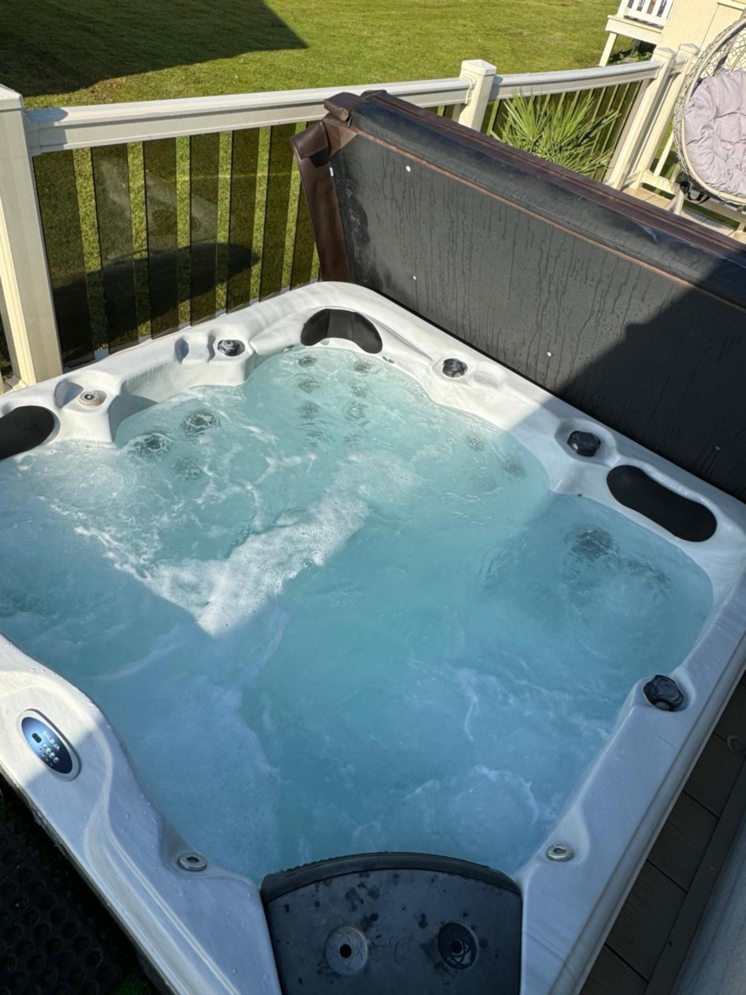Hot Tub Retreat At Tattershall Lakes Exterior photo